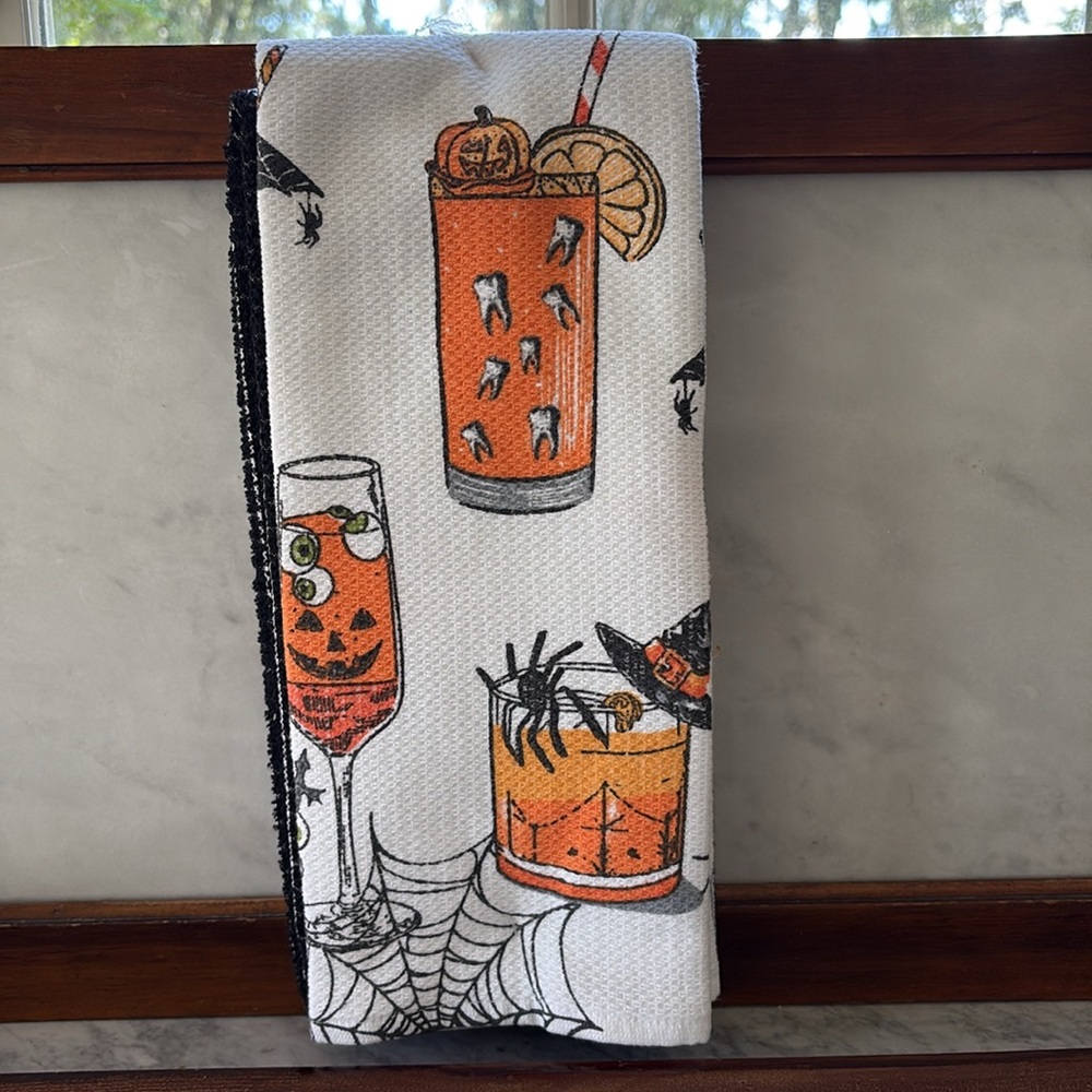 NWT SET/3 Tahari Halloween Cocktail Bar Hand Tea Bath Kitchen Towels Fun Girly - Picture 4 of 7